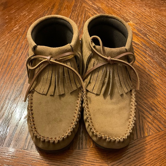 Woman’s Lamo Suede Upper Mesh Lining Mesh Comfort Padded Fringe Moccasins! - Picture 13 of 16